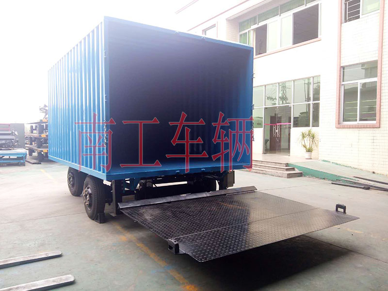 3吨箱式带尾板平板拖车