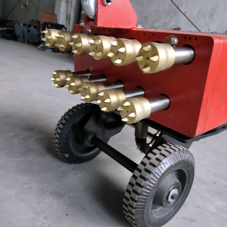 11头桥面混凝土打毛机 小型手推凿毛机出售
