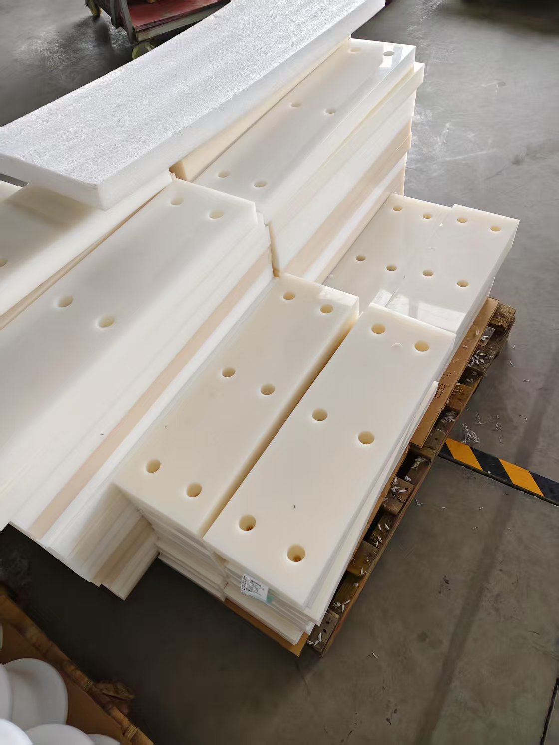 含油尼龙|上海尼龙滑块制造商