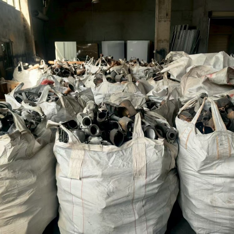 废旧三元催化粉末回收