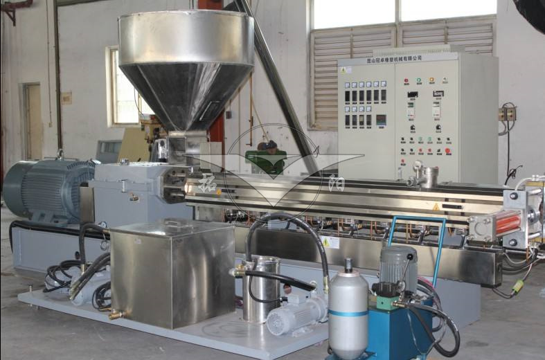 供应双螺杆挤压造粒机