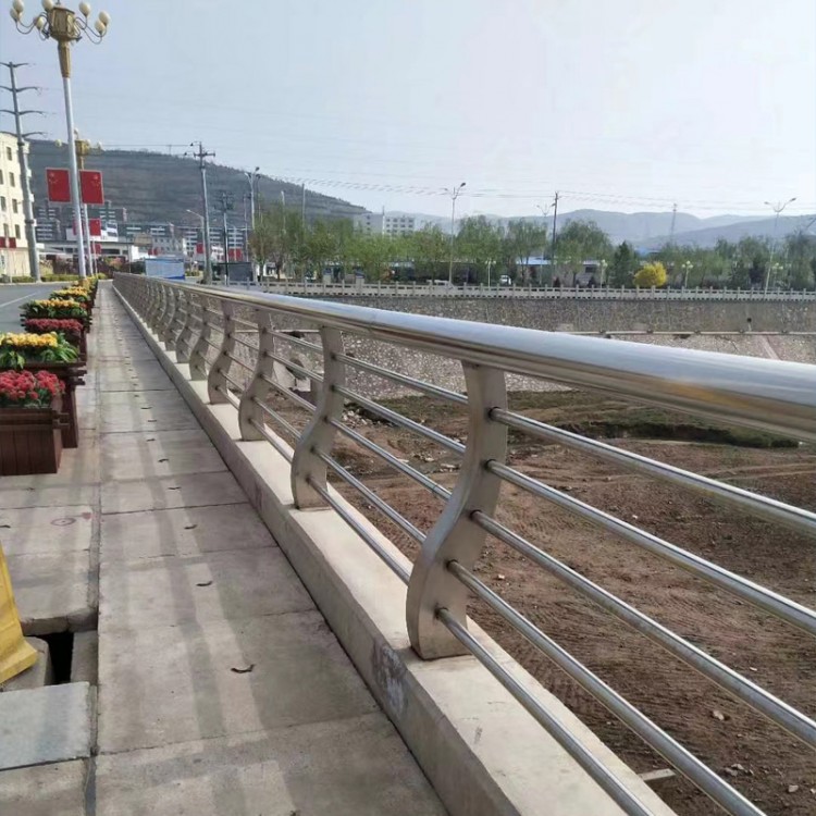 不锈钢立柱厂家哪家好