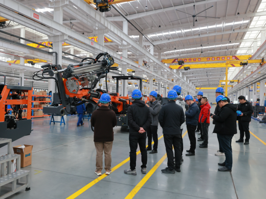 招金矿业领导莅临江西鑫通考察交流，共探矿山设备成套化解决方案