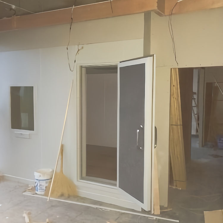 Soundproof isolation chamber