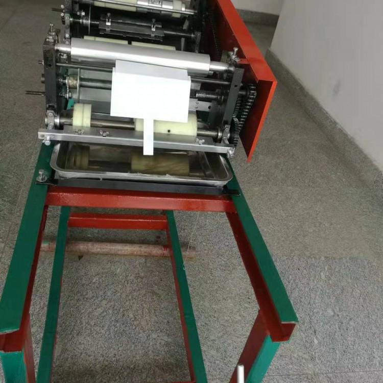 山东临沂金秋红桃子纸袋机