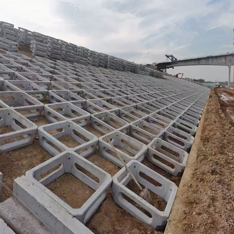 Cellular retaining wall mold