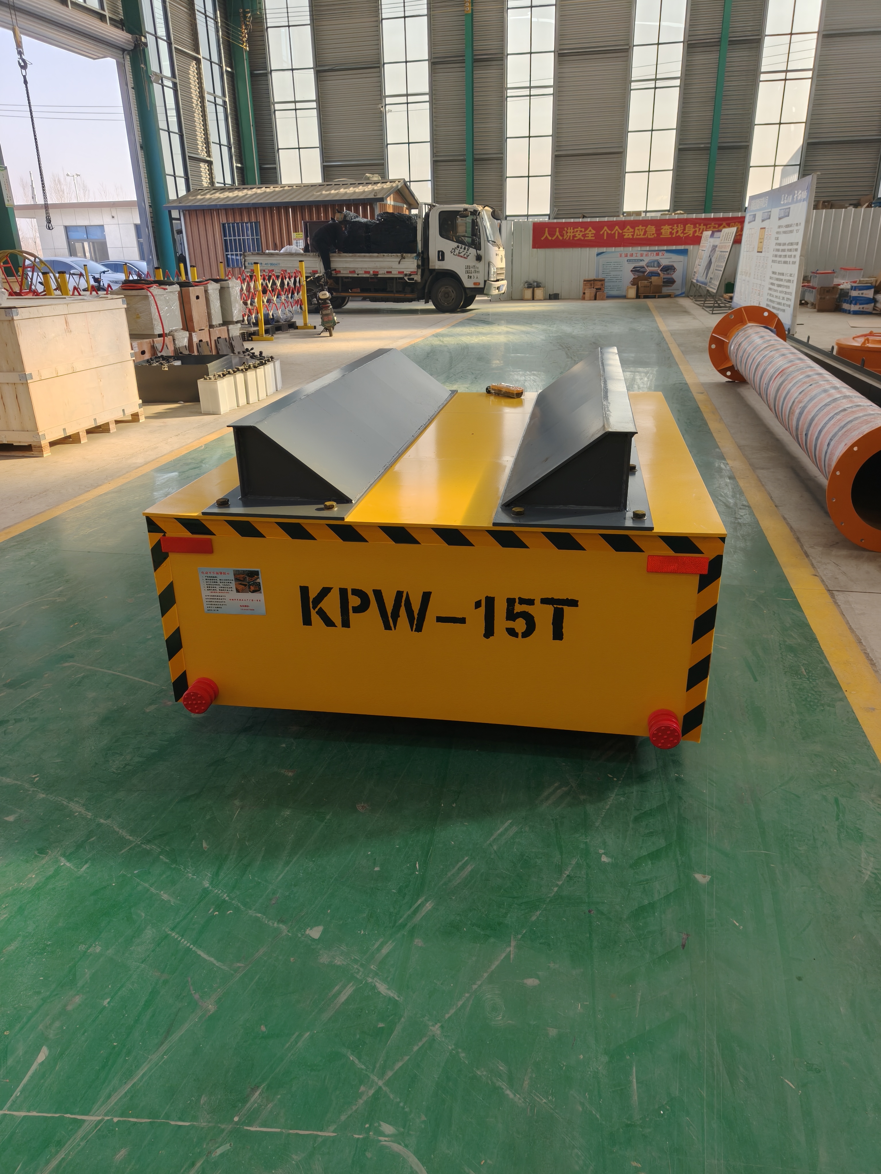 Lingrui Electric Tug, 10-ton to 20-ton cargo carrying capacity, battery-powered, trackless flatbed trolley