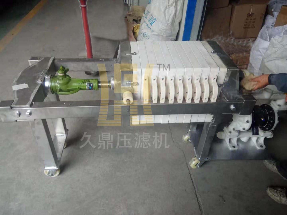 630型千斤顶压紧厢式压滤机