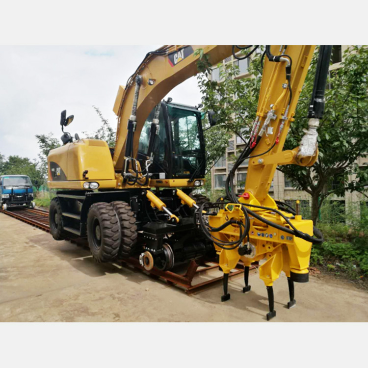 公铁两用换枕机