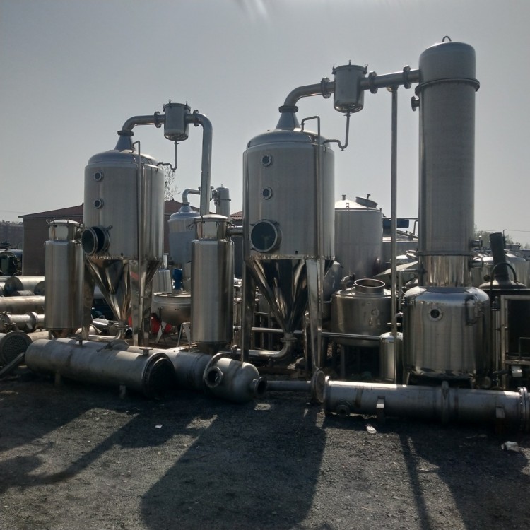 青岛港大型设备出口流程解析：清关合规与风险规避指南