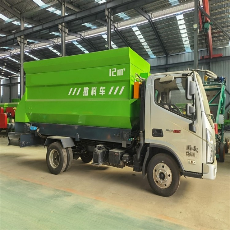 牛场饲喂撒料车 双侧出料三轮投料车