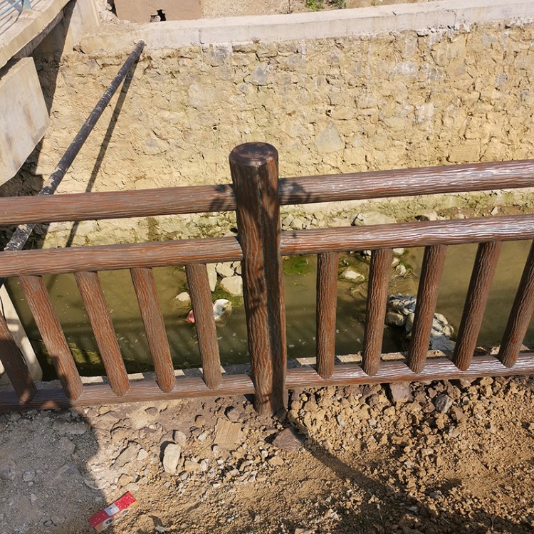 仿树桩栏杆-水泥仿树护栏厂家