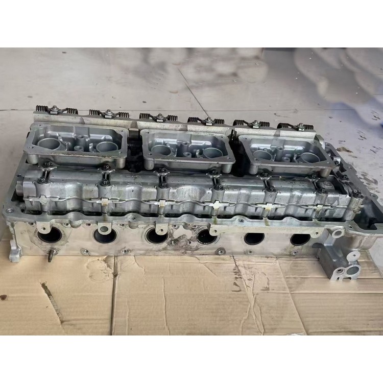 宝马S55缸盖 涨紧轮 喷油嘴 气门室盖