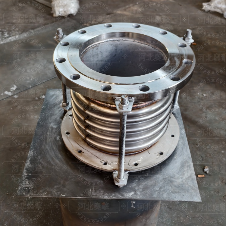 大拉杆波纹补偿器a：多维位移的精密调控者