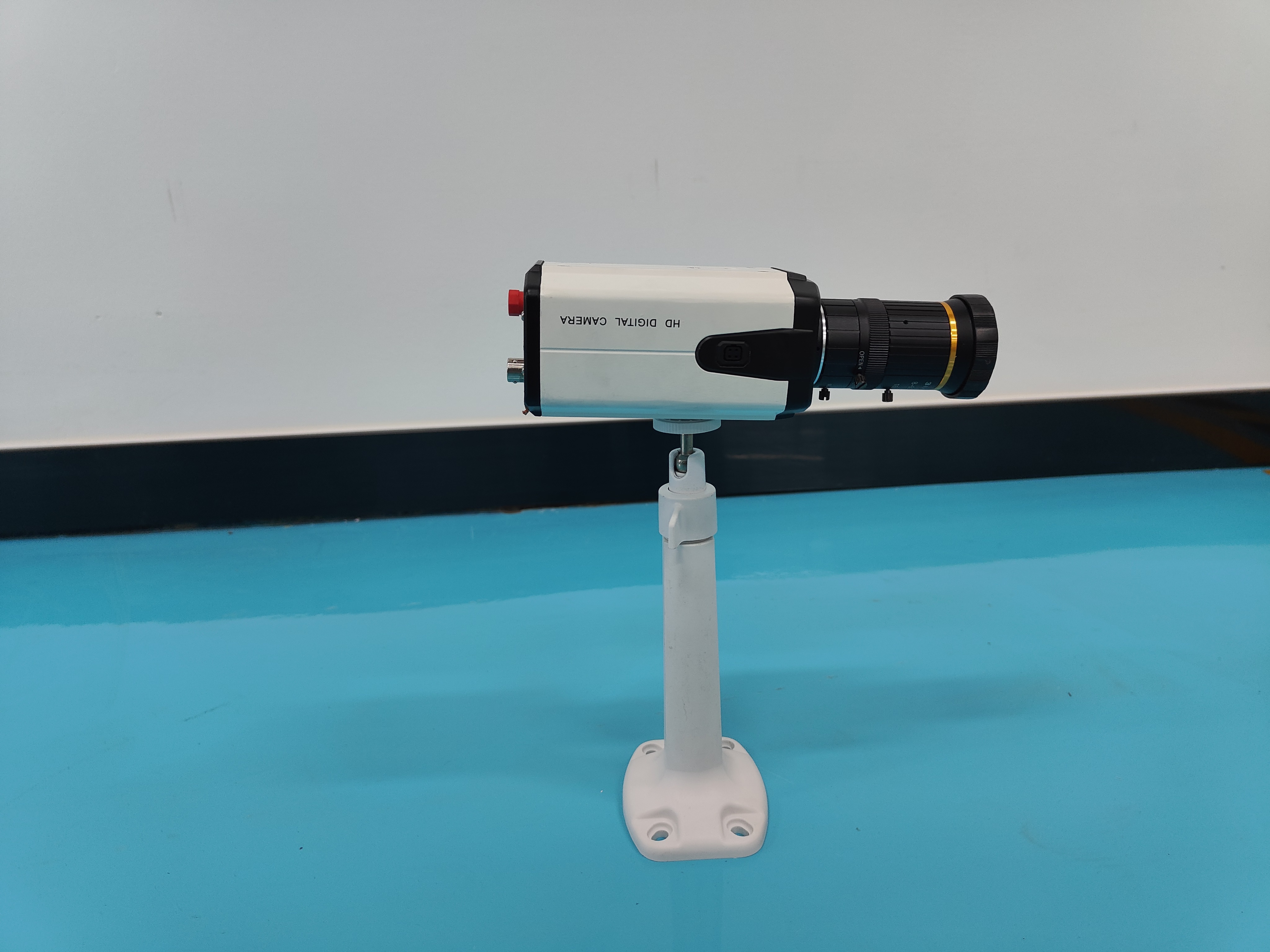 无磁监控摄像头