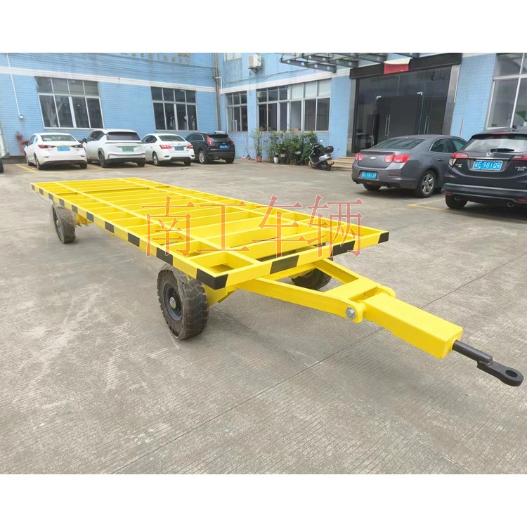4吨骨架式平板拖车带螺纹支腿