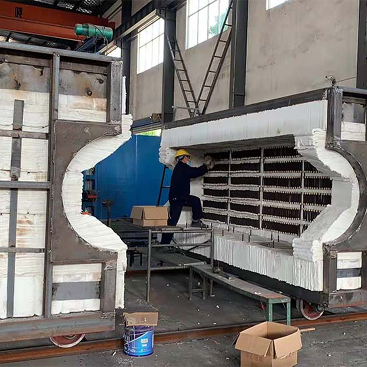 邢台移动对开式辊身加热炉施工现场