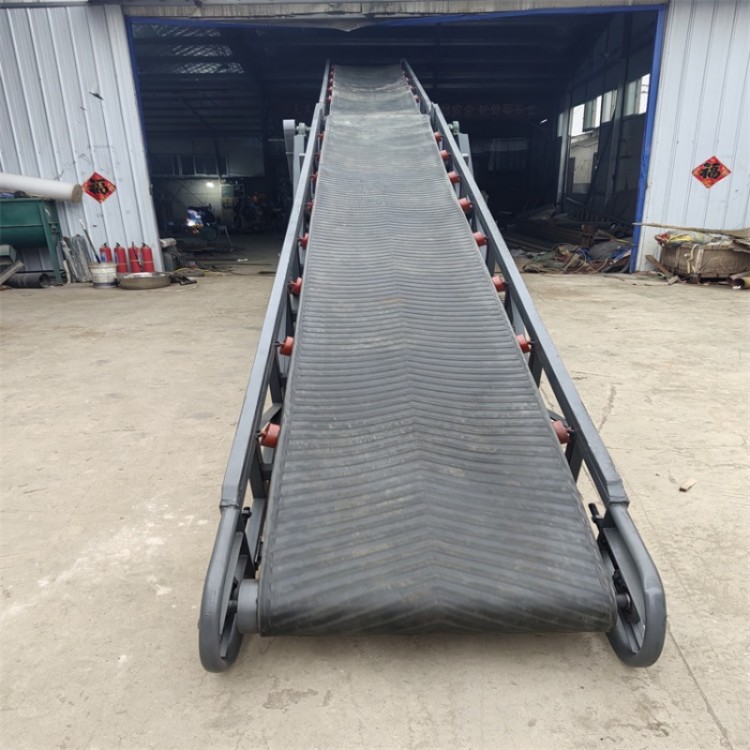 大倾角挡边带式输送机 裙边格挡皮带机