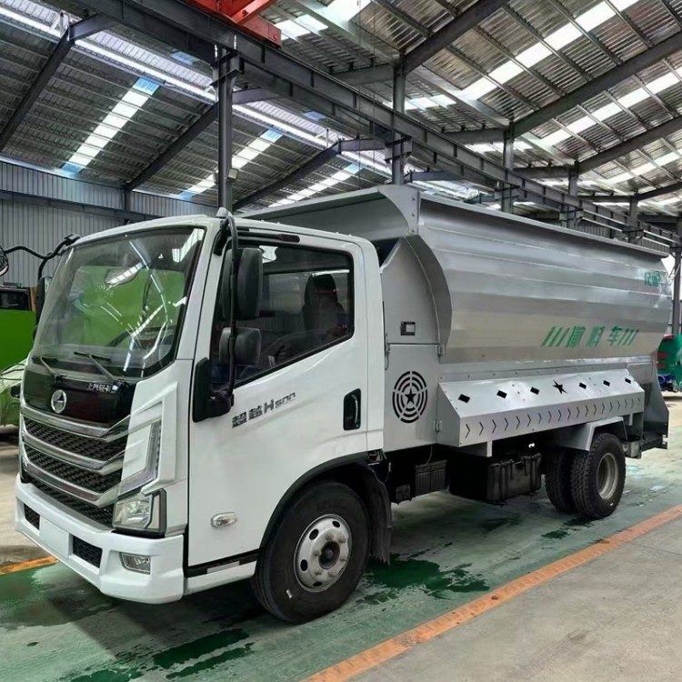 牛场饲料撒料车 草料干湿两用撒草车