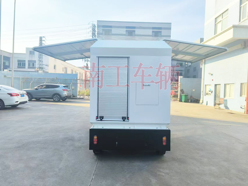 2吨电动平板拖车飞翼箱式电动工具拖车