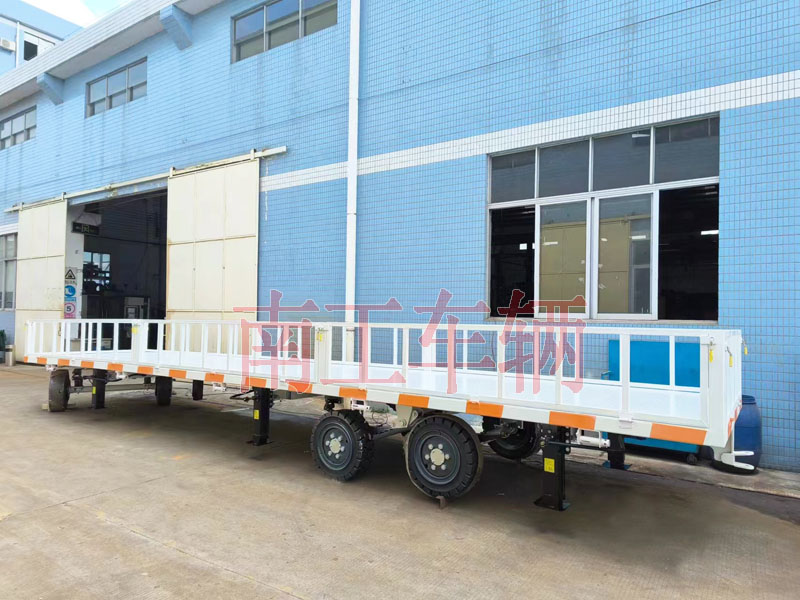 7吨平板拖车牵引工具拖车 带护栏减震刹车功能拖车