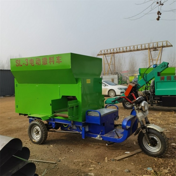 干湿草料绞龙出料撒料车 小型自动投料车