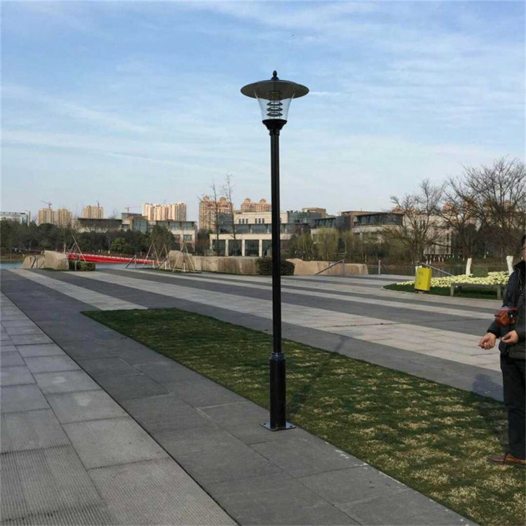 商丘路灯源头供应：热镀锌灯杆+LED，城市道路节能耐用