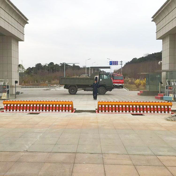 翻板路障机
