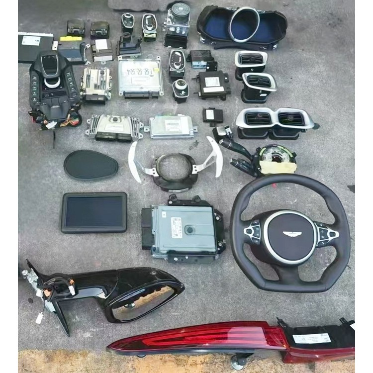 阿斯顿马丁新款 Vantage 4.0T倒车镜 方向盘
