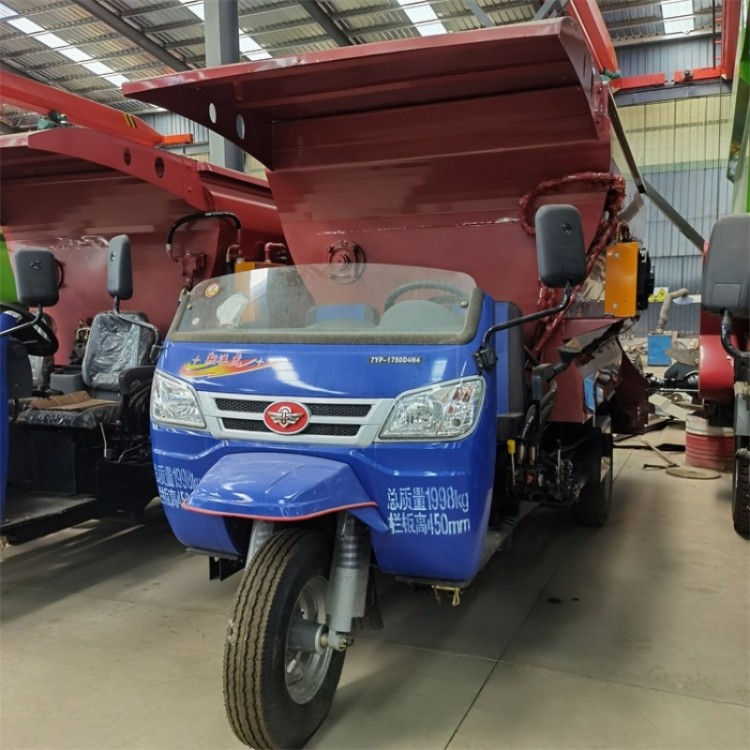 养殖场饲料撒料车 双侧出料牛场投料车