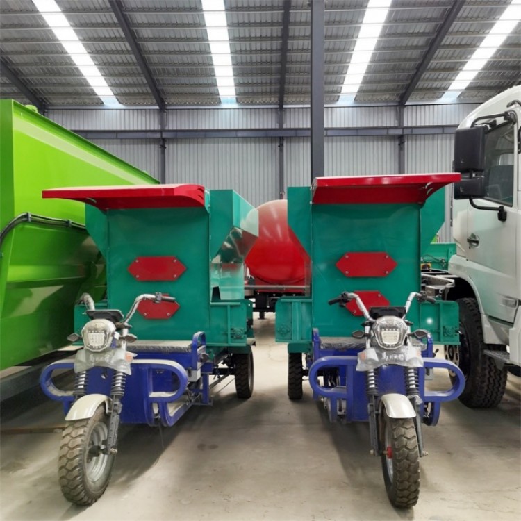 养殖场饲料撒料车 草料双侧抛料车