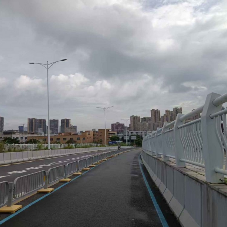 广东珠三角护栏厂市政道路护栏小区围墙锌钢护栏生产定制