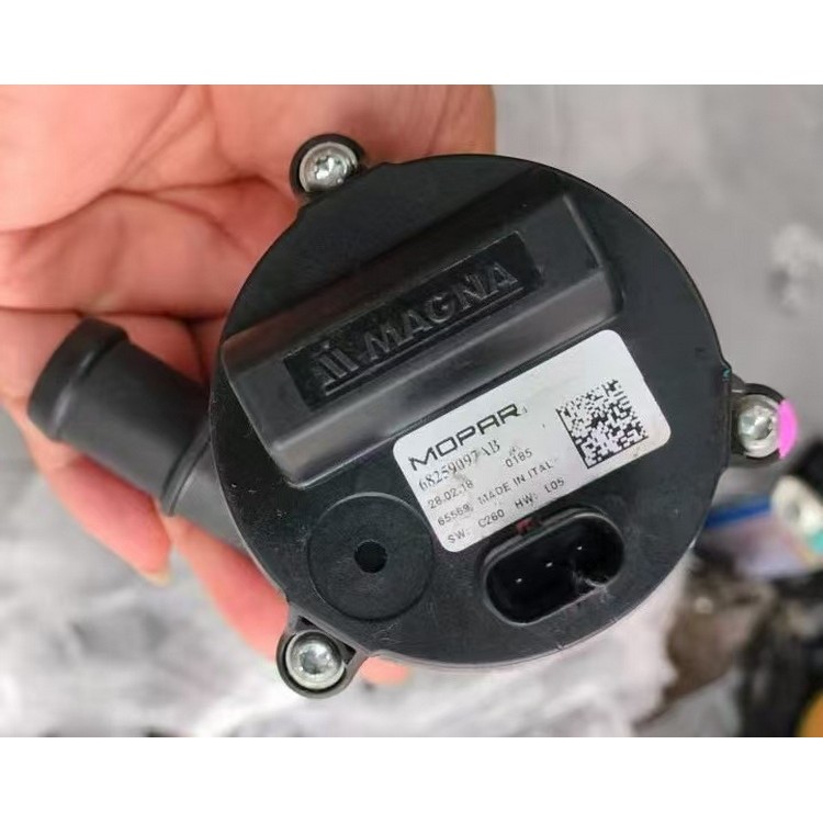 大指挥官K8 指南者M4 自由光2.0T电子水泵 方向机